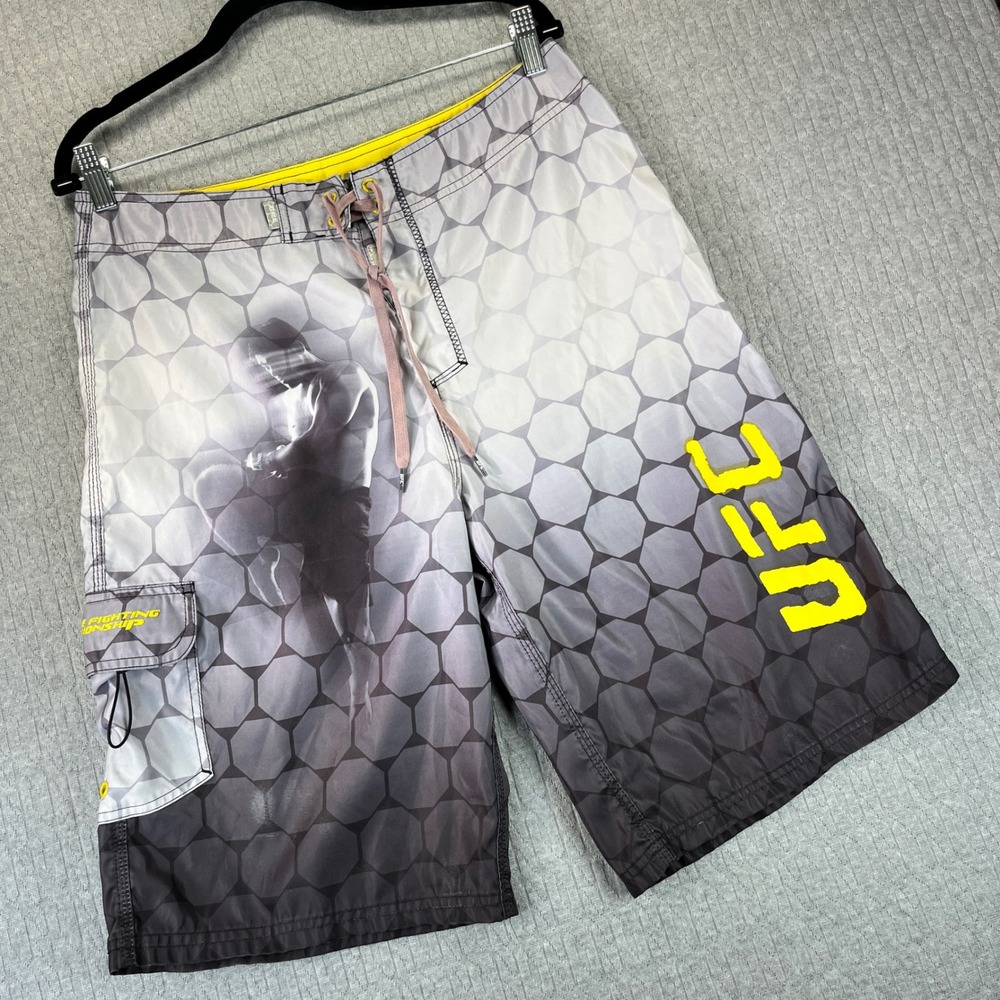UFC Ultimate Fighting‎ Championship Board Shorts Men Size 31 wrestling combat